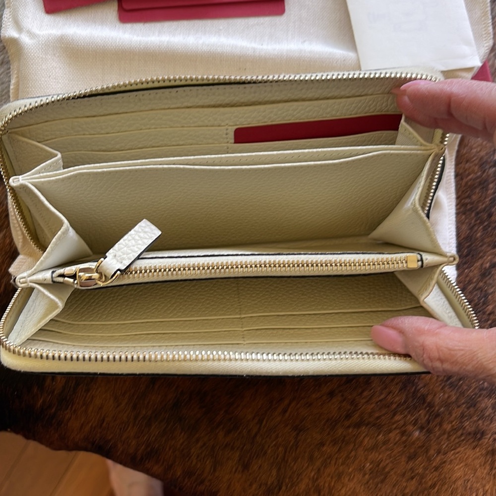 Valentino Cream Studded Women's Wallet very good condition - Picture 3 of 3